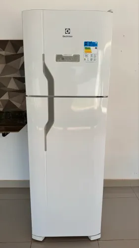 GELADEIRA ELECTROLUX 371L