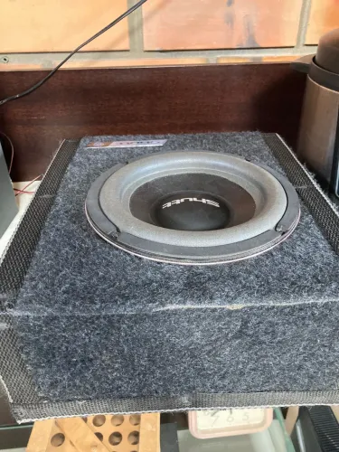 Caixa ativa sub 8 polegadas 200 watts.