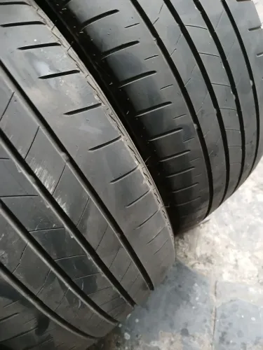 2 pneus Bridgestone 225/45/17 85%
