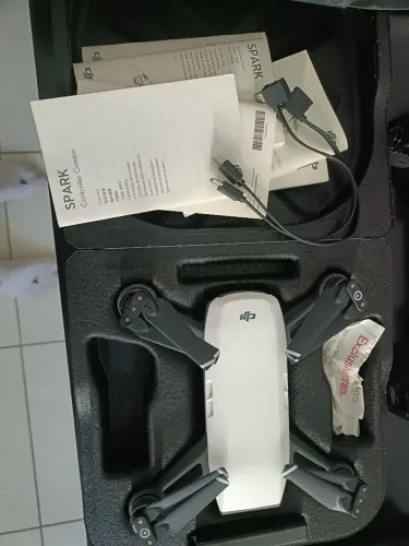 Vendo drone DJI SparK sem bateria.