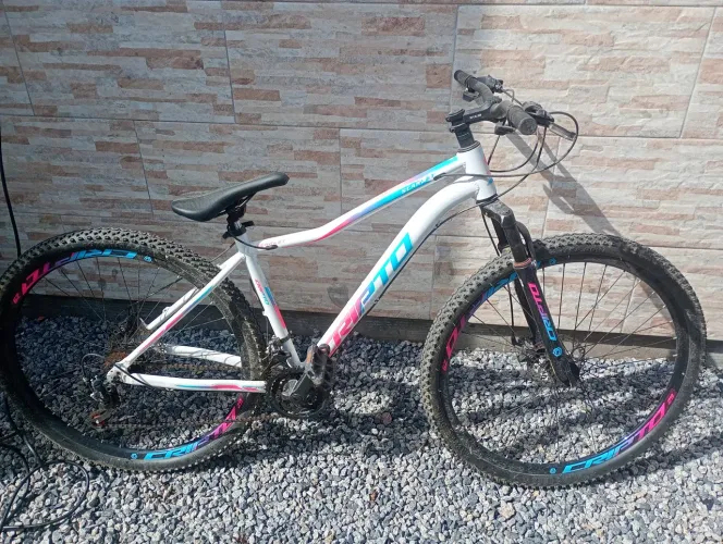 Bicicleta aro 29 pouco tempo de uso ( 3 ) vezes