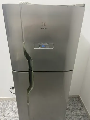 Geladeira Electrolux, inox frost free