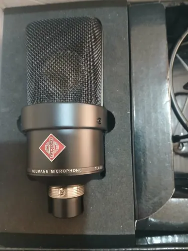 2 Microfones Neumann TLM 103 condensador um preto outro cinza