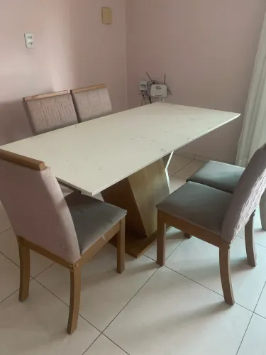 mesa com 5 cadeiras