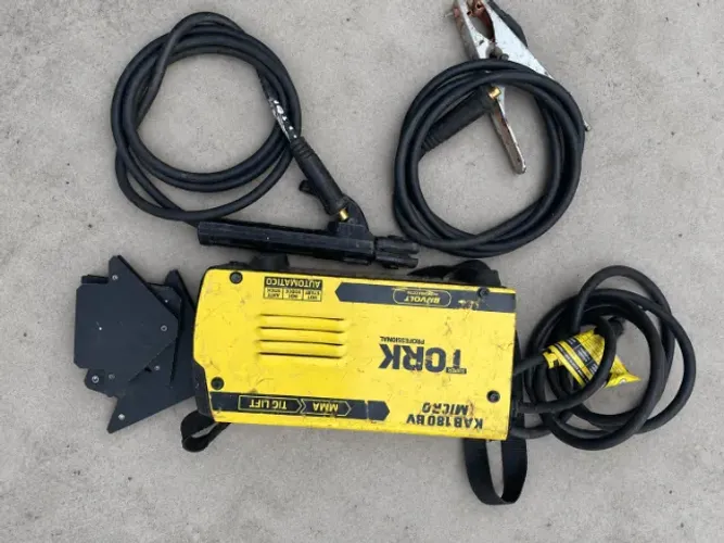 Máquina de solda Super Tork 180 A bivolt ? R$ 480