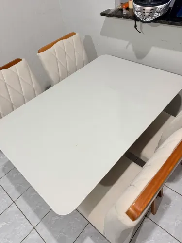 Mesa de jantar c/ 4 cadeiras