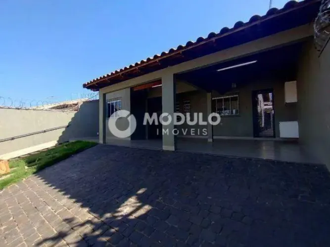 Casa residencial disponível para locação no bairro Vigilato Pereira.