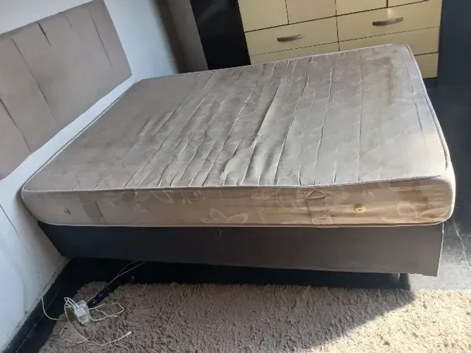 Vende se cama box , com o colchão e cabeceira
