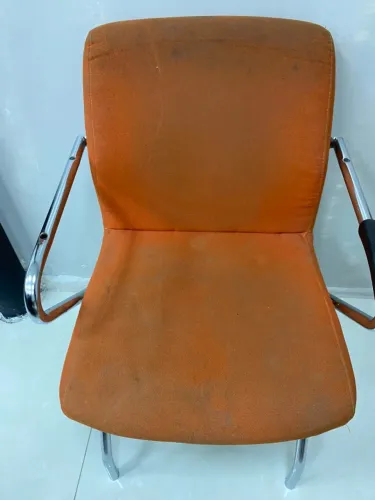 Cadeira de escritorio laranja 