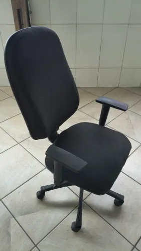 Cadeira de escritório modelo presidente 