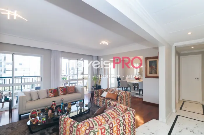 Apartamento para locação, excelente localização em Moema