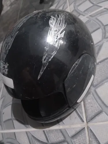 Capacete 58cm sem viseira e presilha precisa pintar ou trocar