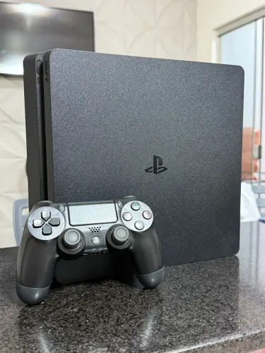 PlayStation 4 Slim 