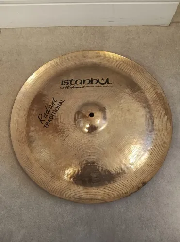 ## Prato de bateria Istanbul Mehmet Radiant China 18, liga B20, excelente, raríssimo!!