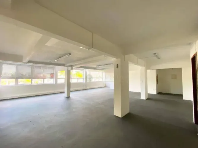 Loja Comercial com 291 m² no bairro Estreito, em Florianópolis/SC.
