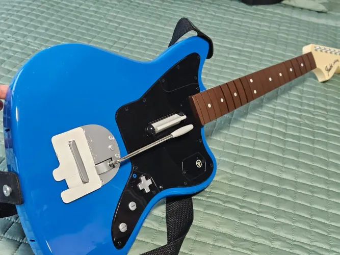 Guitarra Fender Jaguar e jogo Rock Band 4 (Leia a descrição!!!)<br>Para PlayStation 4 PS4