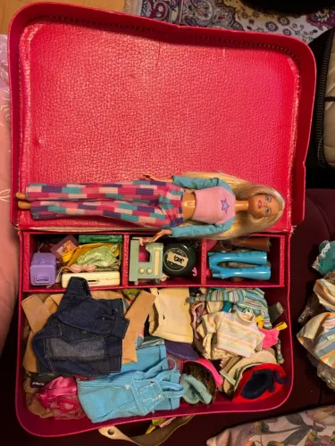 Barbie anos 2000 + Lote de Roupas e acessórios