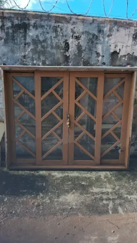 Janelas em angelim pedra usadas com vidros