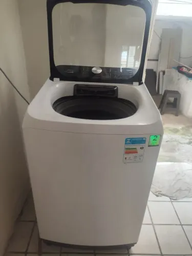 Vendo máquina de lavar Midea 15kg com apenas três meses de uso 
