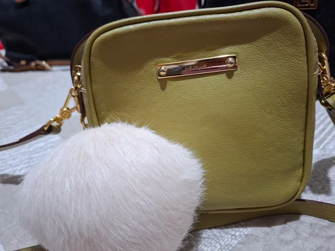 Bolsa Verde maravilhosa pequena porém espaçosa