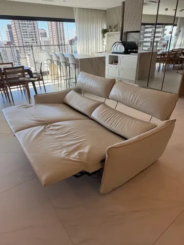 Natuzzi - Sofá 2 lugares em couro italiano e elétrico