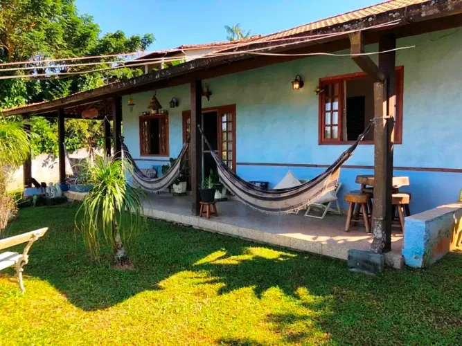 CASA 03QTS COM PISCINA EM CONDOMÍNIO FECHADO