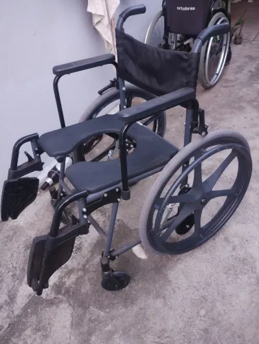 Cadeira de rodas e de banho