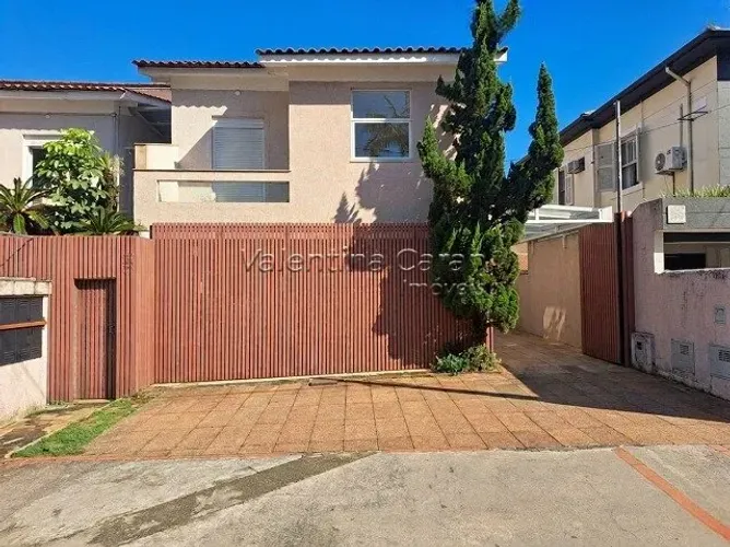 Casa comercial para venda e aluguel.