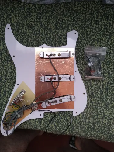 Escudo strato Squier