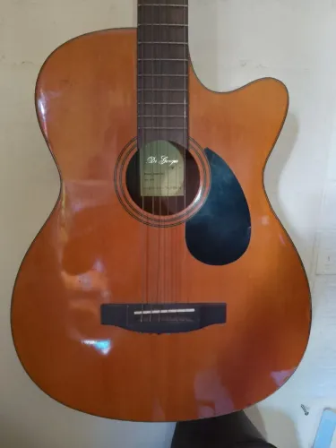 VIOLÃO DI GIORGIO COM AVARIAS MAS DA PRA ESTUDAR NELE NAO É NOVO!!!!