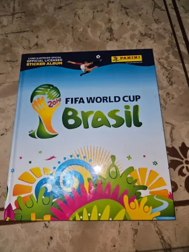 ÁLBUM DE FIGURINHAS (CAPA DURA) - COPA DO MUNDO DE 2014 (COMPLETO)