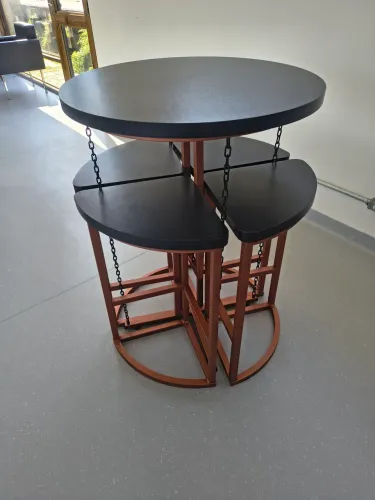 Mesa Bistrô com 4 banquetas, peça única e exclusiva 70x70