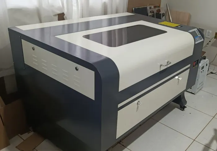 Máquina laser 90x60 seminova
