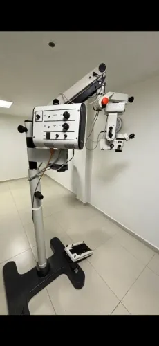 Microscópio M690