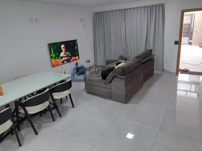 Sobrado de 3 suítes com piscina e espaço gourmet no Independência, SBCampo