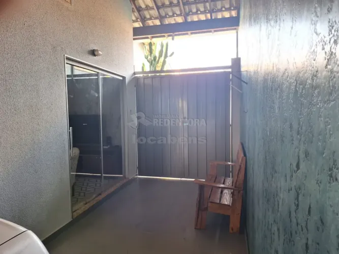 Casa no Residencial Califórnia com varanda, tendo churrasqueira, portões eletrônicos, 03 d