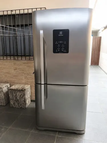 Vendo geladeira Electrolux 590 litros