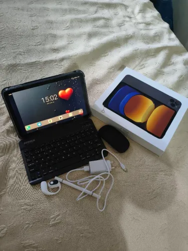 Tablet completo, com todos acessórios, caneta, teclado, mouse,fone de ouvido,aceita chips