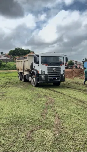 Caminhão basculante VW 26260 2011