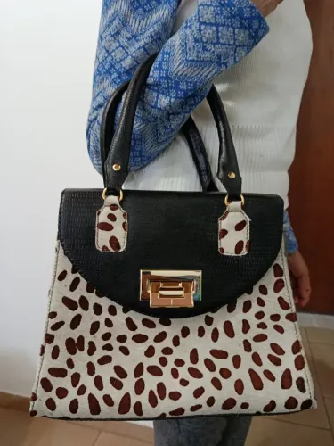 Bolsa preta couro legítimo impecável. Marca Magela's