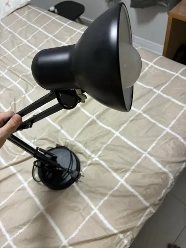Luminária com lâmpada inteligente