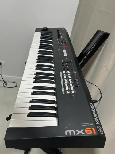 Teclado Yamaha MX61 V2 BK