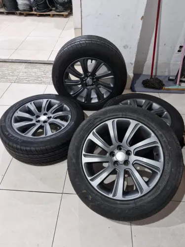 JOGO DE RODAS LAND ROVER ARO 18 com pneus