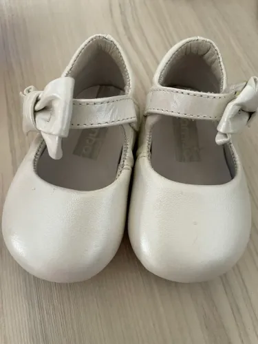 Sapatinho branco tamanho 17