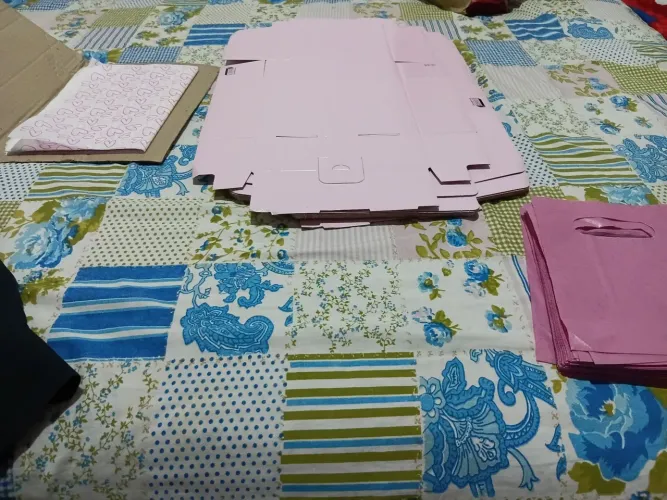 : Kit Embalagens Rosa: Caixas Montáveis + Sacolas de Alça Vazada + Papel Seda Estampado
