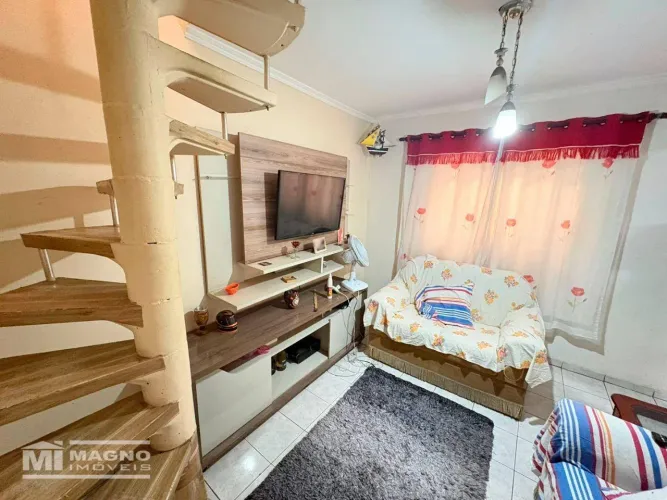 Duas casas à venda por R$ 450.000 na Vila Paranaguá - São Paulo/SP: uma com 3 dormitórios
