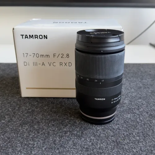Lente Tamron 17-70mm f/2.8 Di III-A VC RXD para Sony E*