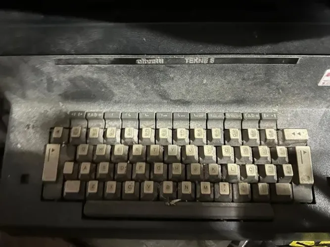 Máquina de escrever elétrica olivetti Tekne 6