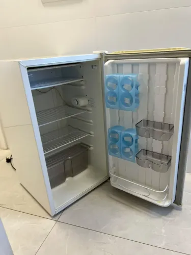 Frigobar Consul 120 litros, 127 V ? R$ 550