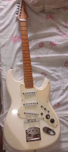 Guitarra strato Stefany magnus 1970